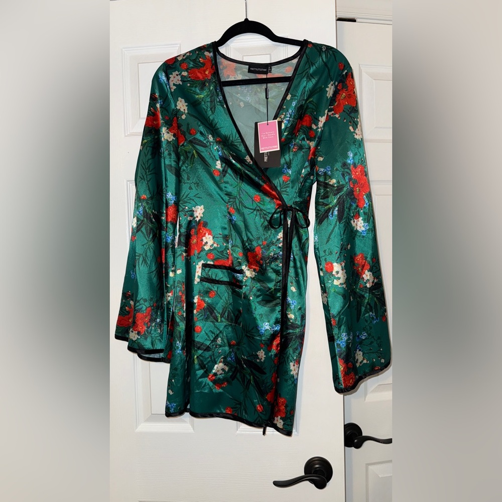 PrettyLittleThing Satin Floral Kimono in Green and floral accent’s
